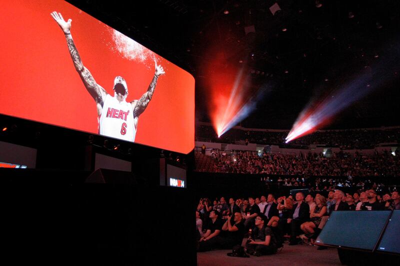 The audience watches Miami Heat star LeBron James in a game demonstration at the Sony news conference show on the eve of the opening of the Electronic Entertainment Expo (E3), in Los Angeles, California, June 10, 2013.    REUTERS/David McNew (UNITED STATES - Tags: SCIENCE TECHNOLOGY BUSINESS) *** Local Caption ***  LOA018_USA-E3-SONY_0611_11.JPG