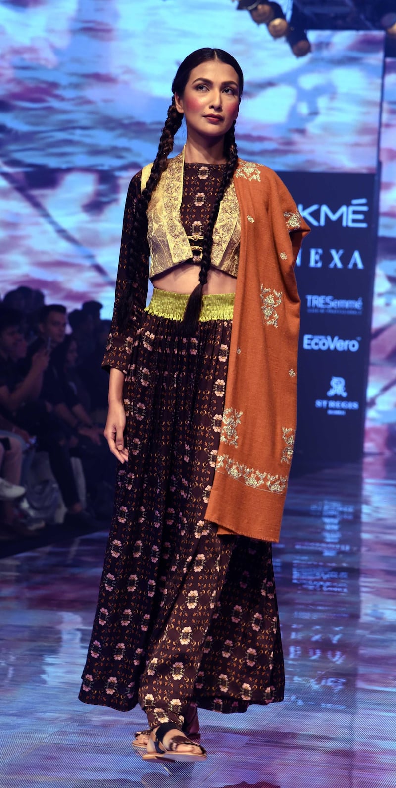 A model presents creations by designer Zen Next at the Lakme Fashion Week (LFW) Winter/Festive 2019 in Mumbai on August 21, 2019.  - XGTY / RESTRICTED TO EDITORIAL USE
 / AFP / Sujit Jaiswal / XGTY / RESTRICTED TO EDITORIAL USE
