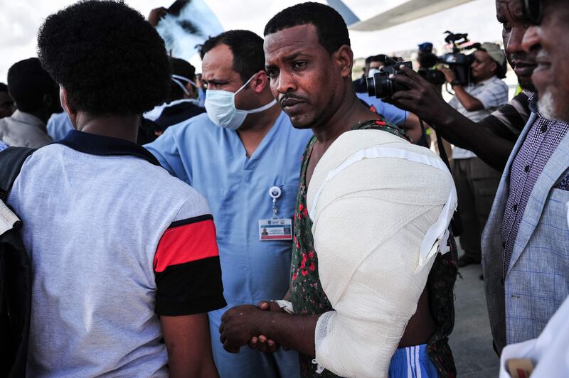 Medical staff escort a Somalian wounded by the latest truck bomb attack in Mogadishu, before evacuating him by aircraft for treatment, at Aden Adde international airport in Mogadishu on October 17, 2017. 
At least 35 persons are evacuated to Kenya and Qatar on October 17, 2017 to receive treatment after the massive truck bomb attack in Mogadishu killed 276 people and left 300 injured, when a truck packed with explosives blew up in a busy commercial district. / AFP PHOTO / Mohamed ABDIWAHAB