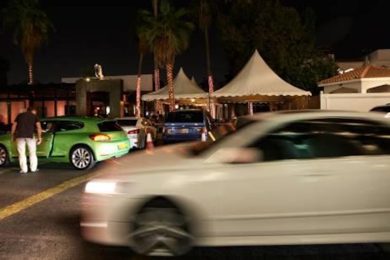 
DUBAI, UNITED ARAB EMIRATES Ð Jan 5,2011: Traffic during the evening time outside the Fudo Restaurant on street 73a off Jumeirah Road in Dubai. (Pawan Singh / The National) For News. Story by Nadeem