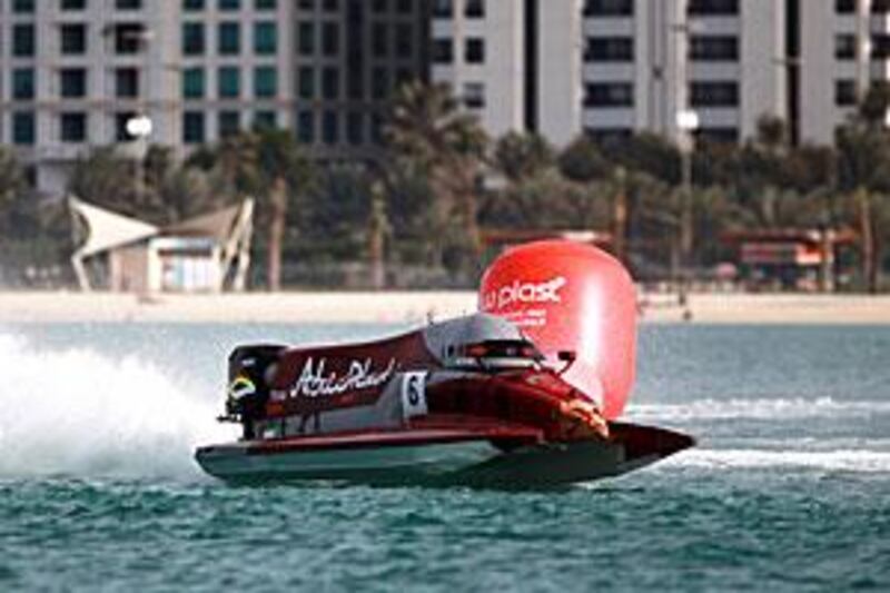 Ahmed al Hameli of Abu Dhabi Formula 1 rounds a buoy at the Corniche at the UIM F1 World Championship race in the capital yesterday.
