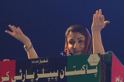 Maryam Nawaz Sharif, daughter of former Prime Minister of Pakistan Nawaz Sharif, gestures while speaks during the public rally of newly-formed Pakistan Democratic Movement (PDM), an opposition alliance of 11 parties, in Karachi on October 18, 2020. / AFP / Rizwan TABASSUM
