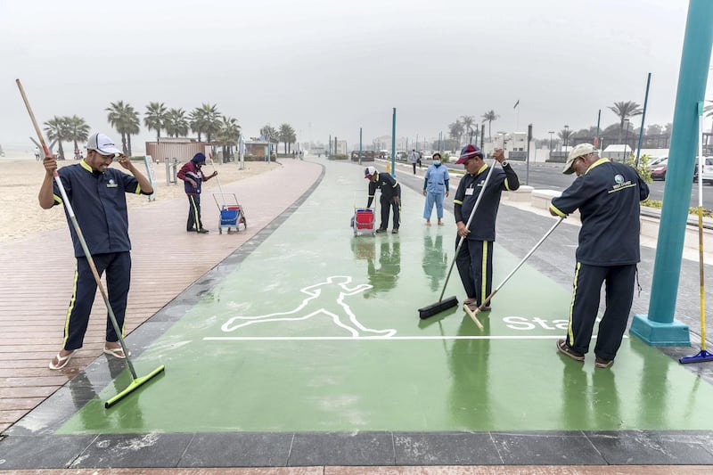 DUBAI, UNITED ARAB EMIRATES. 24 DECEMBER 2017. Heavy morning fog envelopes the city. Sunset beach next to the Burja Al Arab. (Photo: Antonie Robertson/The National) Journalist: None. Section: National.