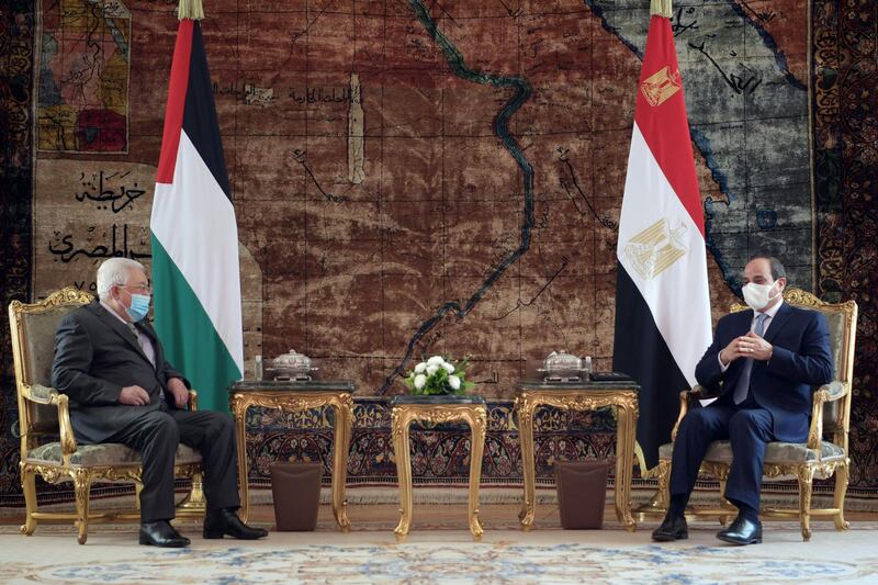 A handout picture provided by the Palestinian Authority's press office (PPO) shows Palestinian president Mamhud Abbas (L) meeting with Egyptian President Abdel Fattah al-Sis at the presidential palace in Egypt's capital, Cairo.  AFP
