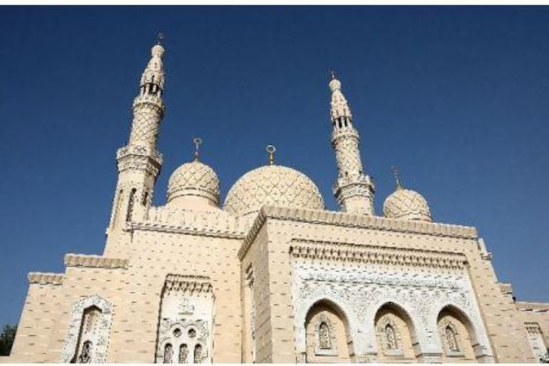 Jumeirah Mosque is one of the country's largest and most photographed places of worship. Its inside arches have decorations in a colour scheme similar to the Dh500 note. The falcon, which is also represented on the note, is a symbol of power and patriotism.