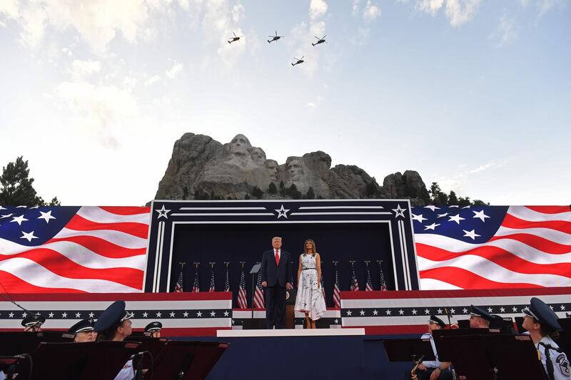 US President Donald Trump and First Lady Melania Trump arrive for the Independence Day events at Mount Rushmore National Memorial in Keystone, South Dakota, July 3, 2020. / AFP / SAUL LOEB
