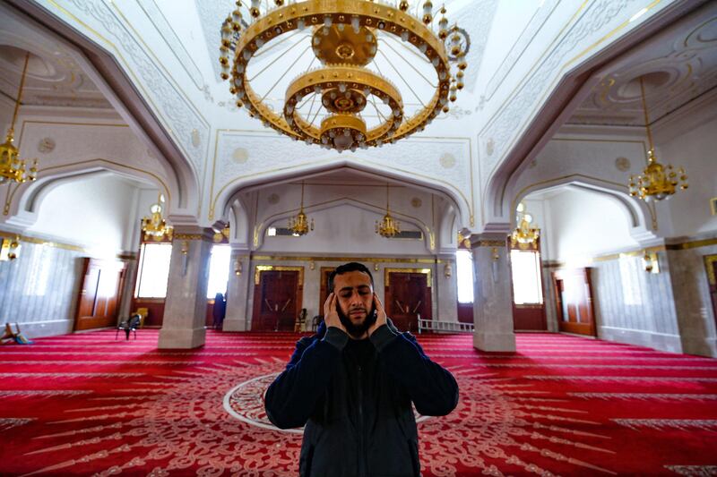 A Palestinian Muezzin, who calls Muslims to prayer, prays in an almost empty mosque in Gaza City on the first Friday prayers of the holy fasting month of Ramadan on April 24, 2020 as mass prayers are suspended due to the COVID-19 coronavirus pandemic. (Photo by MOHAMMED ABED / AFP)