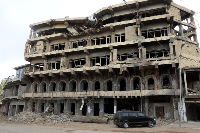 A picture taken on October 14, 2018 shows an the damaged building that used to belong to a bank in Mosul. Since jihadists were ousted from Mosul last year, taxi driver Abu Aref has ferried more than just people into Iraq's second city: he regularly smuggles envelopes stuffed with cash.
Iraqi authorities, fearing that free flows of money could help finance an IS comeback, have not authorised them to make even simple transfers.  / AFP / Zaid AL-OBEIDI
