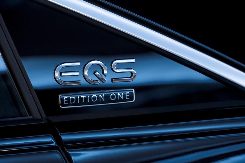 Mercedes-EQ, EQS 580 4MATIC, Exterieur, Farbe: hightechsilber/obsidianschwarz, AMG-Line, Edition 1;( Stromverbrauch kombiniert: 20,0-16,9 kWh/100 km; CO2-Emissionen kombiniert: 0 g/km);Stromverbrauch kombiniert: 20,0-16,9 kWh/100 km; CO2-Emissionen kombiniert: 0 g/km*

Mercedes-EQ, EQS 580 4MATIC, Exterior, colour: high-tech silver/obsidian black, AMG-Line, Edition 1; (combined electrical consumption: 20.0-16.9 kWh/100 km; combined CO2 emissions: 0 g/km);Combined electrical consumption: 20.0-16.9 kWh/100 km; combined CO2 emissions: 0 g/km