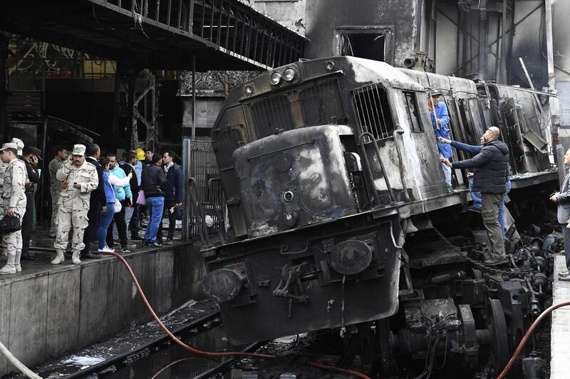 Security forces and onlookers gather at the scene of a fiery train crash at the Egyptian capital Cairo's main railway station on February 27, 2019.  The crash killed at least 20 people, Egyptian security and medical sources said.
The accident, which sparked a major blaze at the Ramses station, also injured 40 others, the sources said.
 / AFP / Khaled DESOUKI
