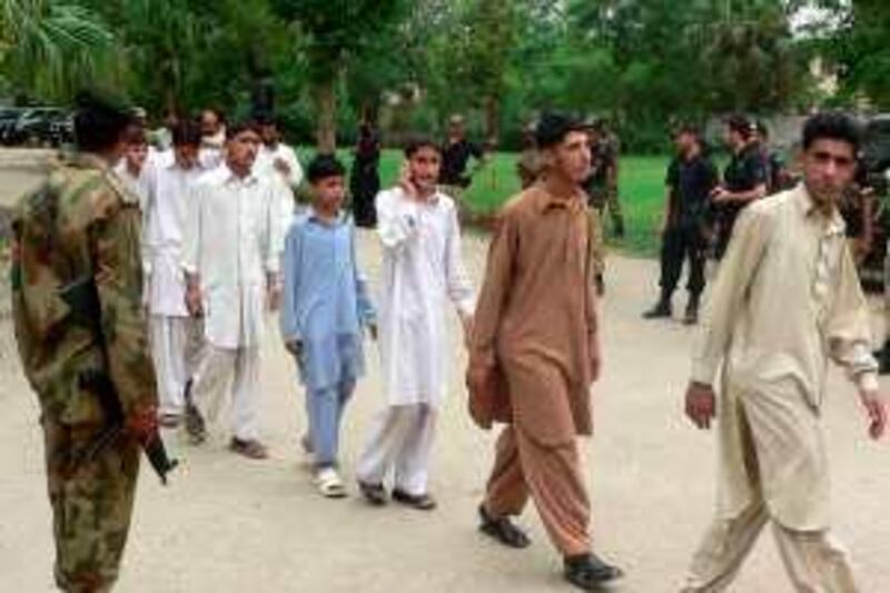 epa01748887 Pakistani Cadets, who were kidnapped by the Taliban militants, arrive in Bannu after they were rescued by the Army, in Bannu a town of militancy-hit North West Frontier Province (NWFP) Pakistan on 02 June 2009. Pakistani security forces on 02 June, rescued dozens of cadets and staff members from Razmak military college a day after they had been taken prisoner by Islamist insurgents in the volatile tribal region near Afghanistan, the military said.  EPA/STRINGER *** Local Caption ***  01748887.jpg