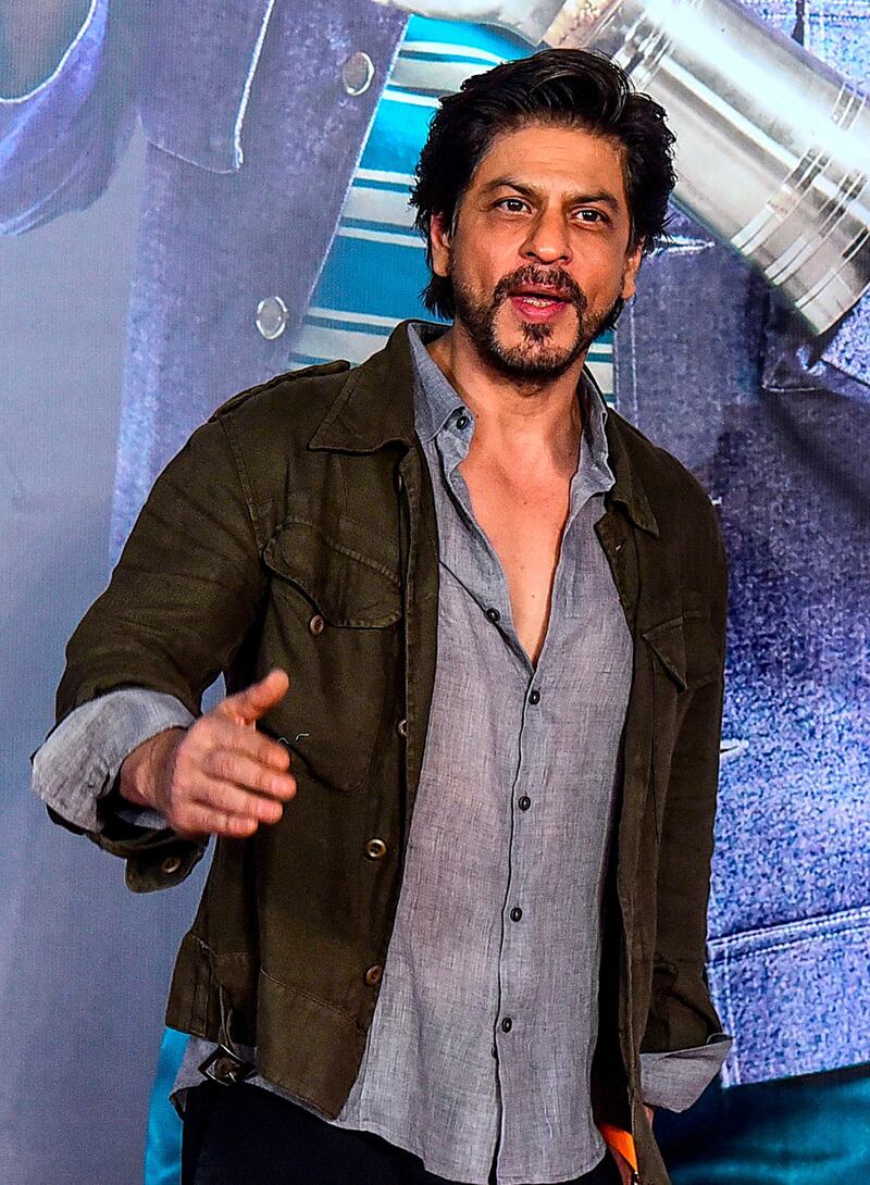 In this picture taken on March 3, 2020, Bollywood actor Shah Rukh Khan gestures as he attends the premiere of the Hindi drama film 'Kaamyaab' in Mumbai.  / AFP / Sujit Jaiswal
