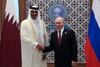 Emir of Qatar and Russian President Putin discuss ways to develop ties