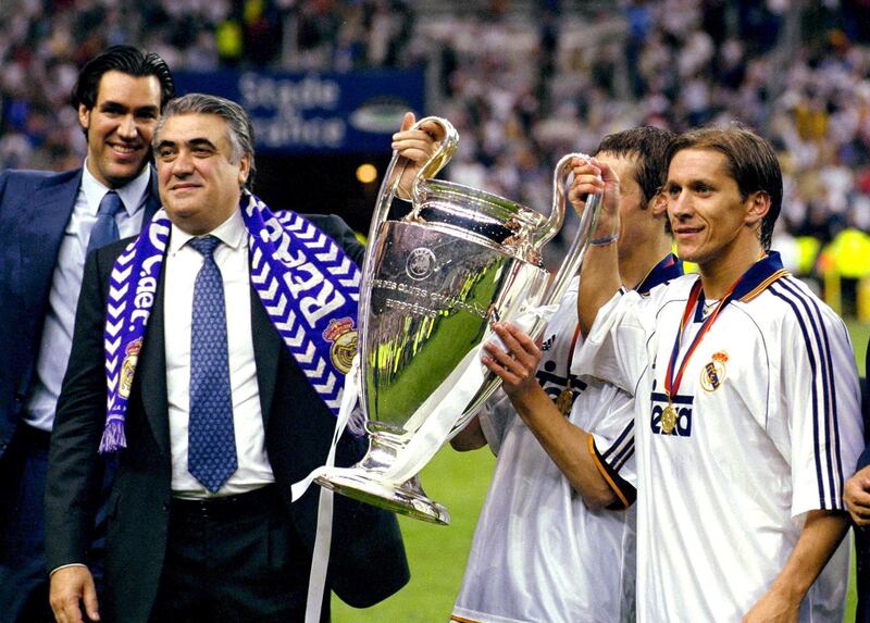 Lorenzo Sanz  holds the Champions League trophy with Michel Salgado. Reuters