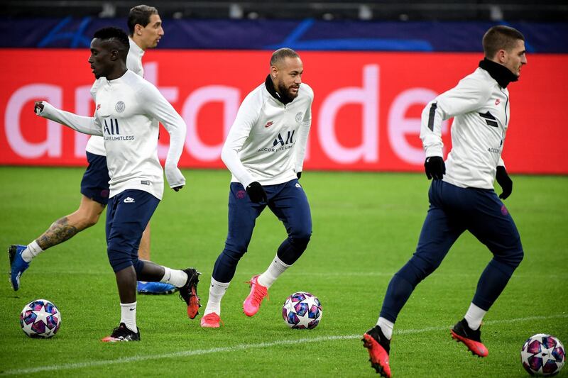 Neymar (C) and his teammates take part in training. EPA