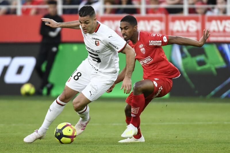 Rennes' French midfielder Hatem Ben Arfa (L) vies with Dijon's French defender Mickael Alphonse (R) during the French L1 football match between Dijon FCO and Stade Rennais FC on April 19, 2019, at the Gaston Gerard Stadium in Dijon, northern France.  / AFP / PHILIPPE DESMAZES
