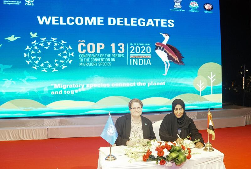 Amy Fraenkel, CMS Executive Secretary and Dr Shaikha Salem Al Dhaheri, Secretary General of Environment Agency Abu Dhabi signing the partnership agreement to save marine animals. Courtesy CMS 