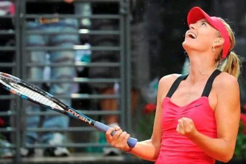 Maria Sharapova staged a tremendous fightback to beat Li Na 4-6, 6-4, 7-6 and win the Italian Open in Rome on Sunday.