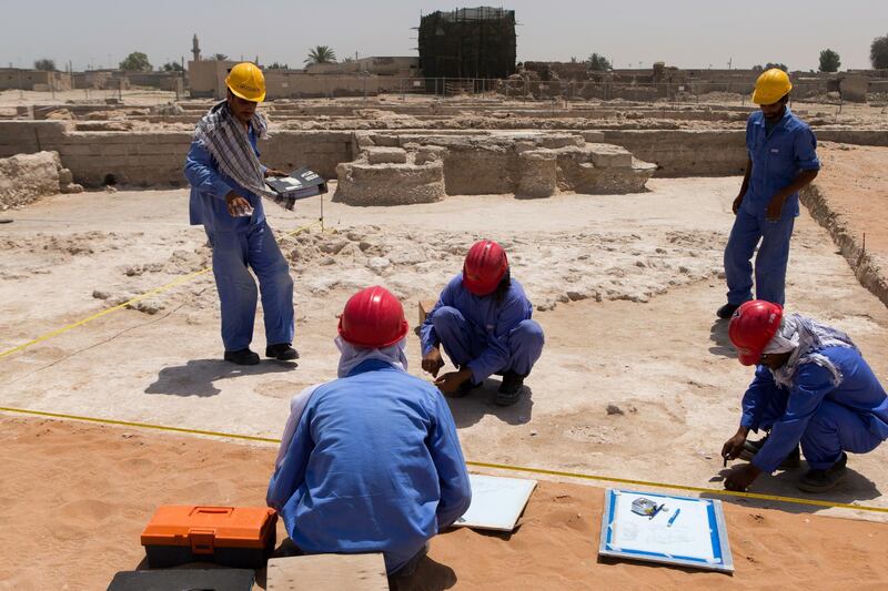 Ras al Khamiah, United Arab Emirates, April 25, 2017:    Workers at the mosque excavation site at the Jazirat Al Hamra heritage village and archaeological site in Ras al Khamiah on April 25, 2017. The site is the only and best preserved traditional coastal town in the Gulf region. Christopher Pike / The National

Job ID: 27017
Reporter: Ruba Haza
Section: News
Keywords:  *** Local Caption ***  CP0425-na-Jazirat Al Hamra-04.JPG