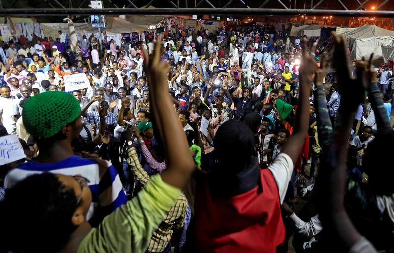 FILE PHOTO: Sudanese protesters attend a demonstration along the streets of Khartoum, Sudan May 22, 2019. REUTERS/Mohamed Nureldin Abdallah/File Photo
