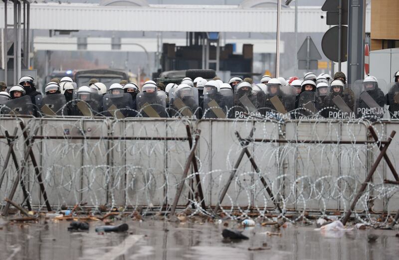 Polish law enforcement officers line up at the Bruzgi-Kuznica border crossing. AFP