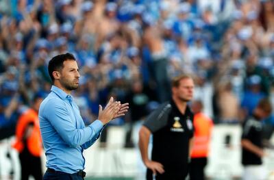 epa06144655 Schalke 's coach Domenico Tedesco applauds his team during the German DFB Cup 1st round between Berliner FC Dynamo and Schalke 04 FC, in Berlin, Germany, 14 August 2017.  EPA/FELIPE TRUEBA (ATTENTION: The DFB prohibits the utilisation and publication of sequential pictures on the internet and other online media during the match (including half-time). ATTENTION: BLOCKING PERIOD! The DFB permits the further utilisation and publication of the p