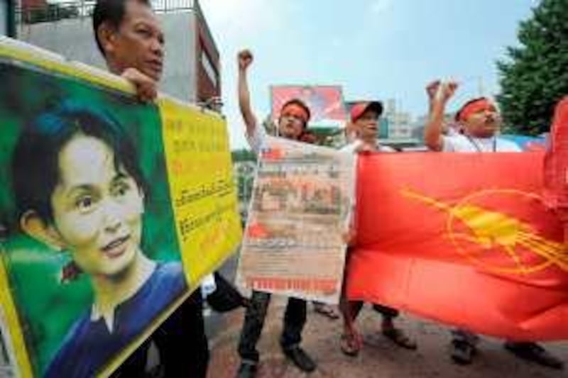 Myanmar pro-democracy activists chant slogans during a rally against the country's military junta near the Myanmar embassy in Seoul on July 7, 2009. The protesters denounced the junta government in Yangon, and demanded the opposition leader Aung San Suu Kyi's immediate release.   AFP PHOTO/JUNG YEON-JE