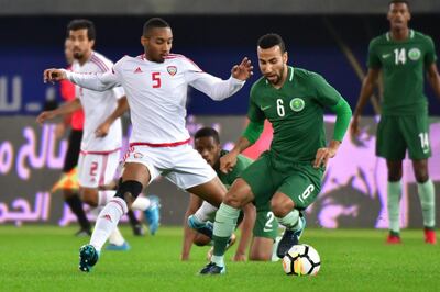 Saudi's Nooh Al-Mousa (2-R) vies for the ball with Emirates' Ali Salmeen al-Bloushi during the 2017 Gulf Cup of Nations football match between UAE and Saudi Arabia at the Sheikh Jaber al-Ahmad Stadium in Kuwait City on December 25, 2017. / AFP PHOTO / GIUSEPPE CACACE