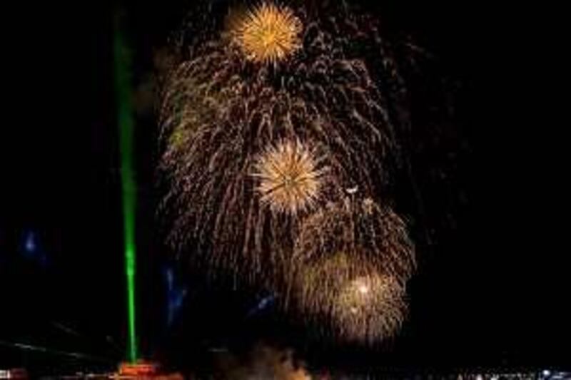 Abu Dhabi - December 1, 2008: Fireworks near Emirates Palace during the 37th National Day in Abu Dhabi, December 1, 2008. (Jeff Topping/The National)
 *** Local Caption ***  JT027-1202 NATIONAL DAY IMG_9153 copy.jpgJT027-1202 NATIONAL DAY IMG_9153 copy.jpg