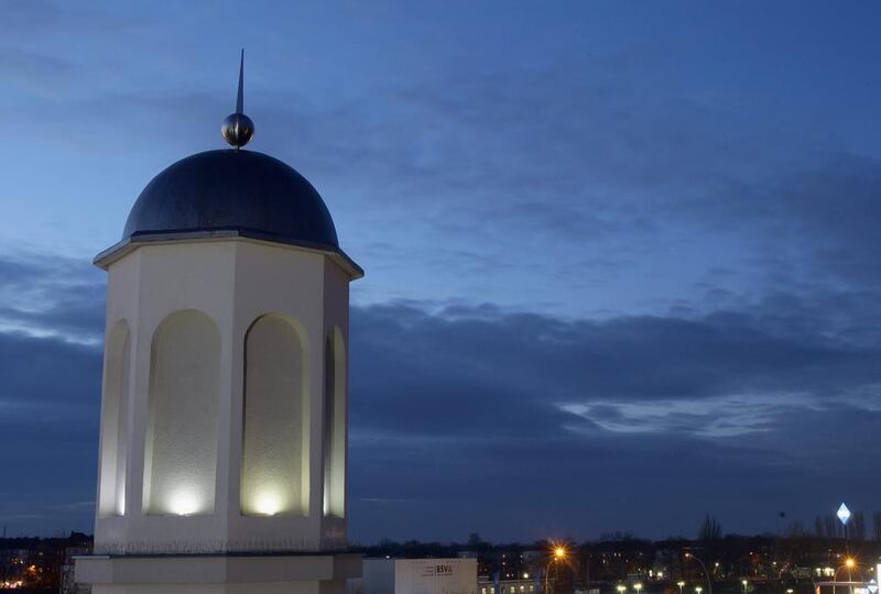 A minaret stands illuminated over the Khadija mosque in Berlin, Germany. Photo: Andreas Rentz / Getty Images
