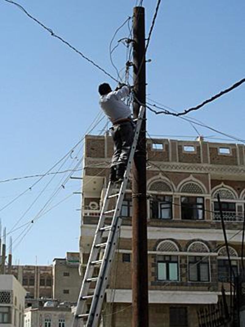 Constant power blackouts in Yemen are causing misery to citizens as they battle heat of over 40 centigrade without refrigeration, lighting, air conditioning or fans.