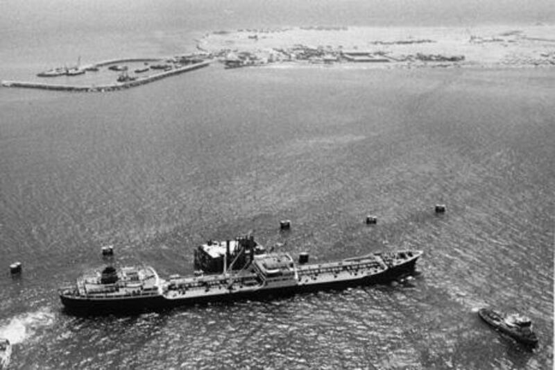 Abu Dhabi, UAE. 4 July 1962. An aerial view of tugs manoeuvring the 'British Signal' away from the Das Island loading platform after loading with 33,476 tons of crude oil on 4th July 1962