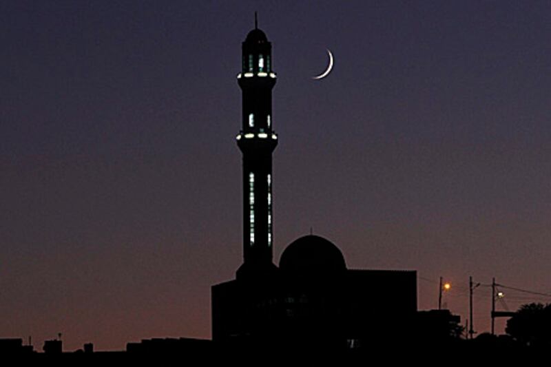 epa03313814 The crescent moon is seen above a minaret of a Jordanian mosques at sunset in Amman, Jordan, 21 July 2012, on the second day of the holy month of Ramadan. Ramadan is the ninth month of the Islamic calendar, during which Muslims across the world abstain from eating, drinking, smoking and sex from dawn to dusk.  EPA/JAMAL NASRALLAH