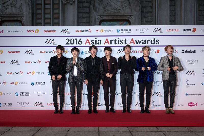 South Korean K-pop group 'BTS' pose on the red carpet of the '2016 Asia Artist Awards' in Seoul on November 16, 2016. - The Asia Artist Awards (AAA) aims to recognise excellent performance across Korean music and television dramas from around Asia. (Photo by Ed JONES / AFP)
