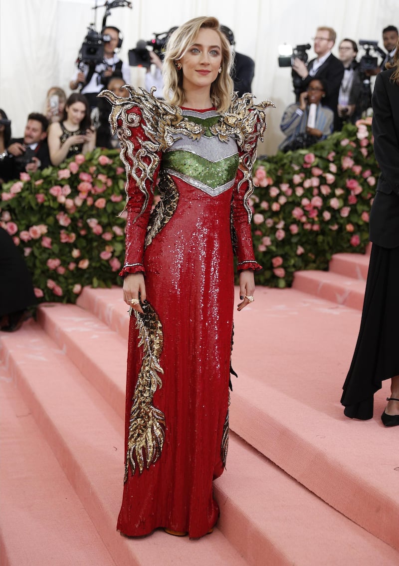 epa07552222 Saoirse Ronan arrives on the red carpet for the 2019 Met Gala, the annual benefit for the Metropolitan Museum of Art's Costume Institute, in New York, New York, USA, 06 May 2019. Red dress by Gucci. The event coincides with the Met Costume Institute's new spring 2019 exhibition, 'Camp: Notes on Fashion', which runs from 09 May until 08 September 2019.  EPA-EFE/JUSTIN LANE
