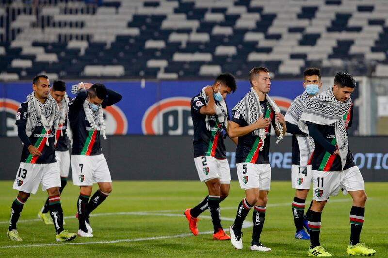 Players from Chilean side Club Deportivo Palestino show their support to Palestinians. Courtesy Club Deportivo Palestino / Francisco Longa via Twitter 