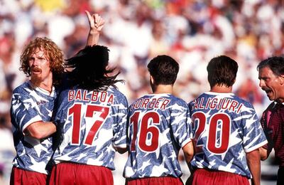 UNITED STATES - JUNE 22:  FUSSBALL: WM 1994 in USA, 22.06.94 USA - COL 2:1, Los Angeles, Alexi LALAS, Marcelo BALBOA, SORBER, Paul CALIGIURI - USA MAUER -  (Photo by Michael Kunkel/Bongarts/Getty Images)