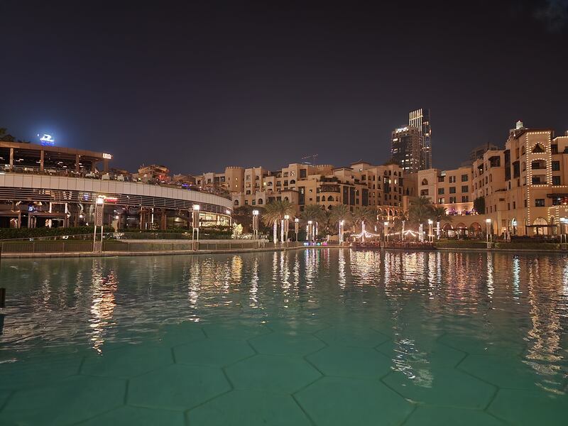 The lake between Souk Al Bahar and The Dubai Mall, as captured by Samsung's new device.