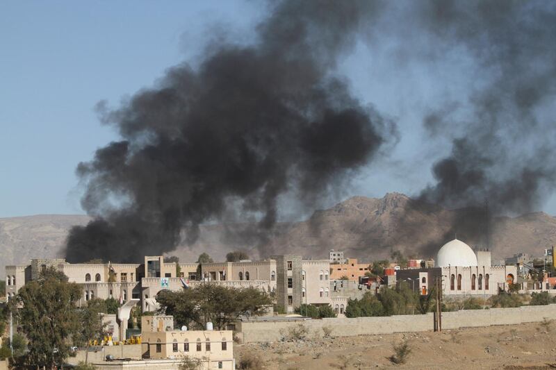 Smoke rises after an airstrike on the military site in Sanaa, Yemen January 11, 2018.  REUTERS/Mohamed al-Sayaghi