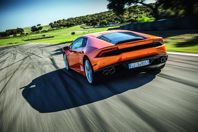 It weighs 1,422 kilograms without fluids or passengers, which is important because, by reducing weight in its structure, this has allowed Lamborghini to at last address one of the Gallardo’s few flaws: the Huracán now has a proper dual-clutch automated transmission with seven speeds.