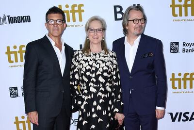 Spanish actor Antonio Banderas (L), US actress Meryl Streep (C) and British actor Gary Oldman (R) attends TIFF Tribute Gala during the 2019 Toronto International Film Festival Day 5 at The Fairmont Royal York Hotel on September 09, 2019 in Toronto, Canada. / AFP / VALERIE MACON
