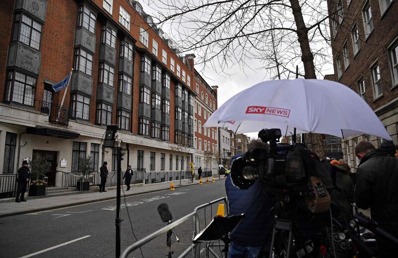 (FILES) In this file photo taken on April 04, 2018 televsion crews shelter from the rain beneath a SKY NEWS branded umberella as police officers stand guard on the door outside King Edward VII's Hospital in London.
US cable giant Comcast formalised on APril 25, 2018, its £22 billion takeover bid for pan-European satellite TV group Sky, outbidding Rupert Murdoch's 21st Century Fox, whose lower offer has hit UK antitrust hurdles. / AFP PHOTO / Ben STANSALL