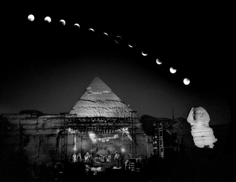The Grateful Dead play at the pyramids in Egypt on September 16, 1978. Photo: Adrian Boot / Retro Archive