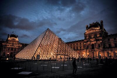 This photograph taken on October 29, 2020 in Paris shows an exterior view of the Musee du Louvre at its closing time and the Pyramide du Louvre, designed by Ieoh Ming Pei, ahead of a second national general lockdown from October 30 to December 1, aimed at curbing the spread of Covid-19. - France and Germany have moved toward shutting down sectors of their economies as part of accelerating efforts worldwide to check a resurgent coronavirus and still limit the financial fallout. (Photo by STEPHANE DE SAKUTIN / AFP) / RESTRICTED TO EDITORIAL USE - MANDATORY MENTION OF THE ARTIST UPON PUBLICATION - TO ILLUSTRATE THE EVENT AS SPECIFIED IN THE CAPTION