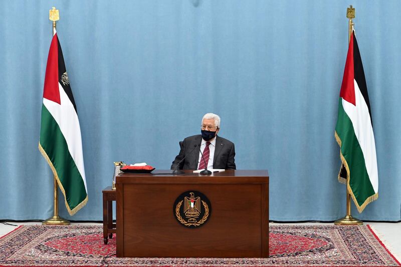 A handout picture provided by the Palestinian Authority's press office (PPO) on June 19, 2020 shows Palestian president Mahmud Abbas, clad in mask due to the COVID-19 coronavirus pandemic, chairing a meeting of the central committee of the Fatah movement in the West Bank city of Ramallah.  - === RESTRICTED TO EDITORIAL USE - MANDATORY CREDIT "AFP PHOTO / HO / PPO " - NO MARKETING NO ADVERTISING CAMPAIGNS - DISTRIBUTED AS A SERVICE TO CLIENTS ===
 / AFP / PPO / Thaer GHANAIM / === RESTRICTED TO EDITORIAL USE - MANDATORY CREDIT "AFP PHOTO / HO / PPO " - NO MARKETING NO ADVERTISING CAMPAIGNS - DISTRIBUTED AS A SERVICE TO CLIENTS ===
