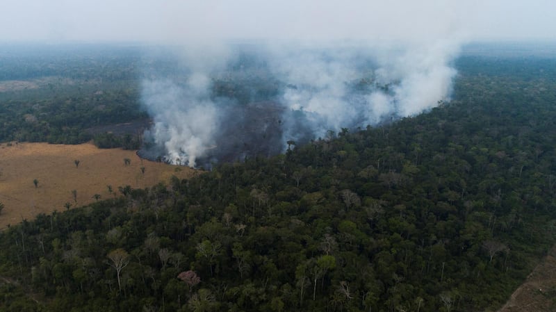 epa07791663 Aerial view of a fire in the Amazon of Rondonia, Brazil, 24 August 2019. Brazil began on 24 August to deploy 44 thousand soldiers it has in the vast Amazon region to fight forest fires.  EPA/Joedson Alves
