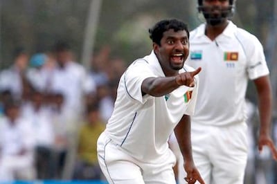 Sri Lanka's Muttiah Muralitharan (L) appeals successfully for the wicket of India's Sachin Tendulkar as his teammate Tharanga Paranavitana (R) watches during the third day of their first test cricket match in Galle July 20, 2010. Muralitharan will retire from the longest form of the game after the match, though he is likely to continue to play one day internationals as his country look to co-host next year's World Cup. REUTERS/Andrew Caballero-Reynolds (SRI LANKA - Tags: SPORT CRICKET) *** Local Caption ***  DEL77_CRICKET-INDIA_0720_11.JPG