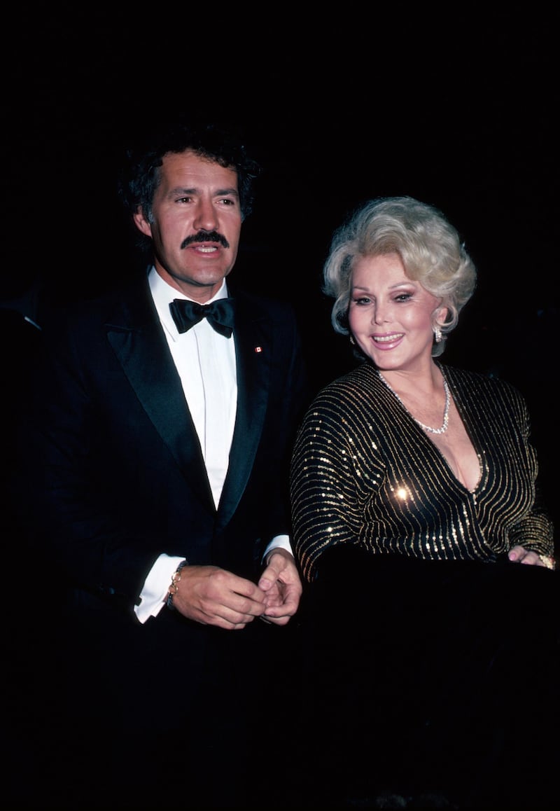 Television pesonality Alex Trebek and actress Zsa Zsa Gabor.  (Photo by Time Life Pictures/DMI/The LIFE Picture Collection via Getty Images)