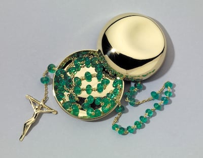 Christian rosary, Designed by Elsa Peretti for Tif fany & Co., 
Barcelona, Spain, 21st century 
The 52 Indian emeralds are arranged in groups of 10 for the repeated words of the Hail Mary separated by single gems for the Lord’s Prayer. 
© the Trustees of the British Museum 