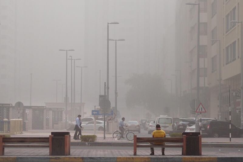 ABU DHABI, UNITED ARAB EMIRATES - - -  August 4, 2016 --- Abu Dhabi residents awoke to a sandstorm with foggy conditions on Thursday morning, August 4, 2016.    ( DELORES JOHNSON / The National )  
ID: 01234
Reporter:  None
Section: NA *** Local Caption ***  DJ-040816-NA-Weather-01234-002.jpg